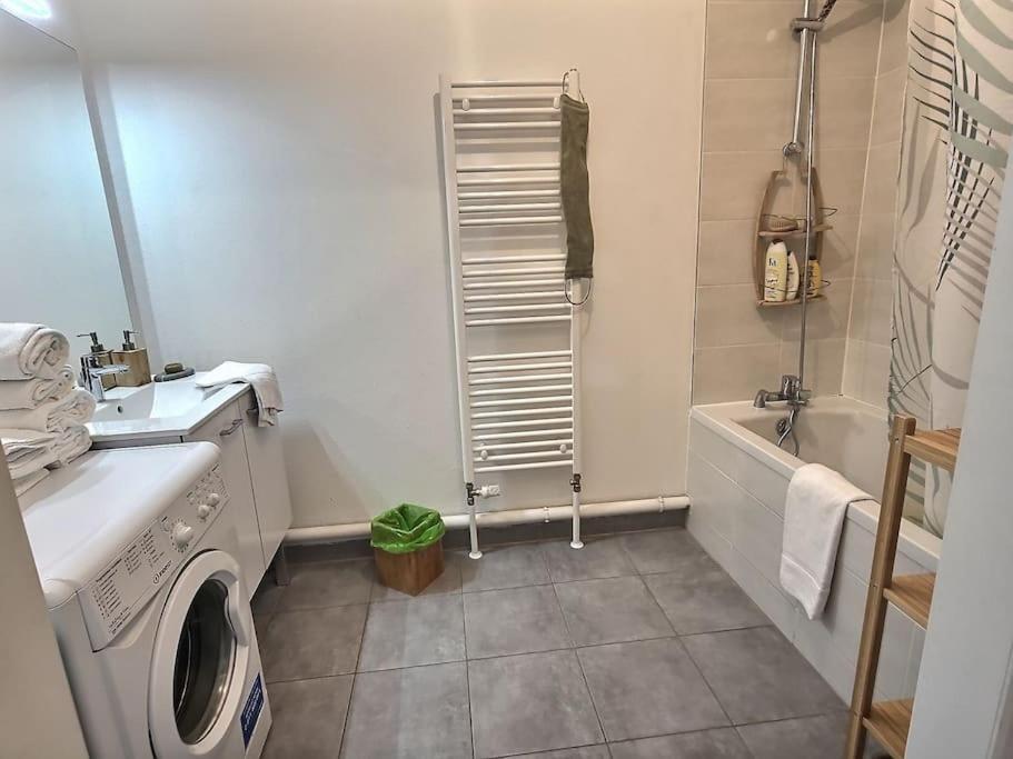 Superbe Appartement Avec 2 Balcons - Vue Sur La Cathedrale Environ 15 Min En Tram Strasbourg Exteriör bild